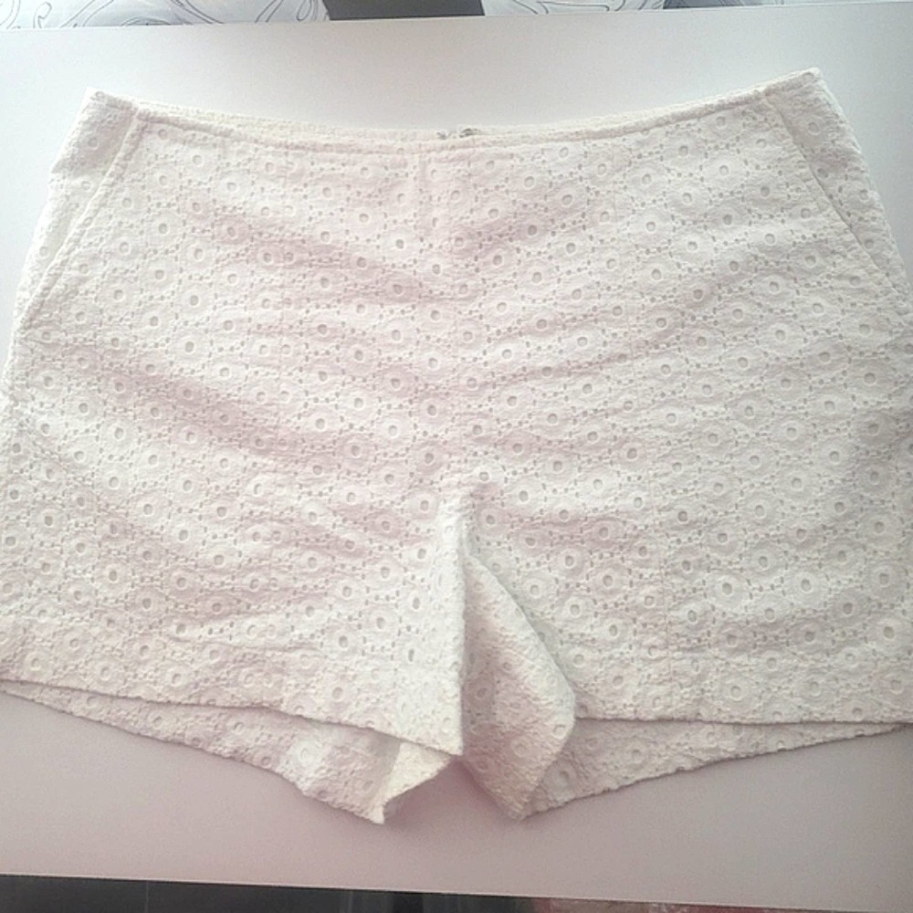 Pappagallo Eyelete Shorts White Size  8